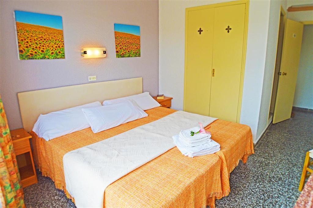 Hotel Hostal Flamingo Es Cana